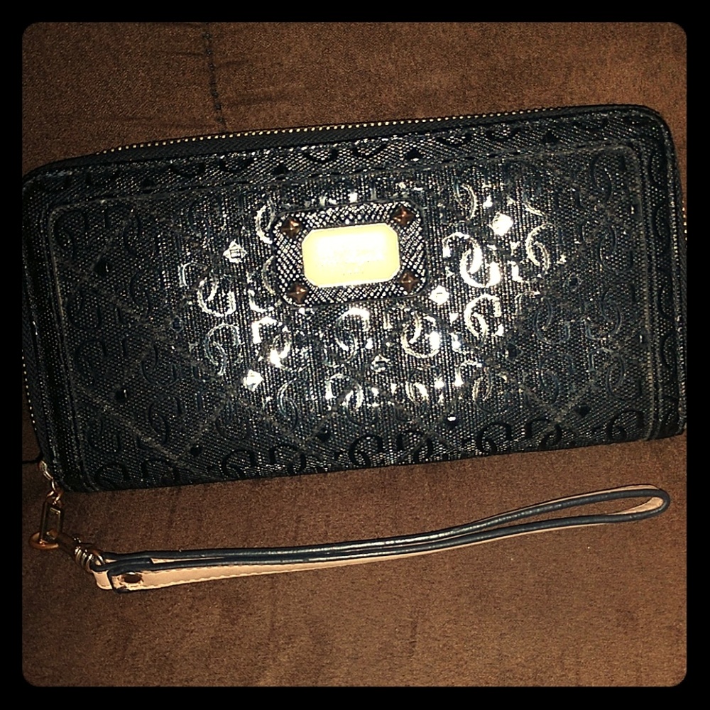 Guess Kamryn Logo Wallet w/ Wristlet